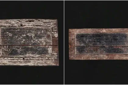 Foto Contracte de munca vechi de aproape 1900 de ani inscrise pe tablite cerate si descoperite la Alburnus Maior Rosia Montana expuse la Muzeul National de Istorie a Romaniei