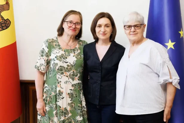 Foto Maia Sandu intalnire cu doua femei care au provocat regimul sovietic Au scris lozinci in romana pe zidurile Chisinaului Lectii de demnitate