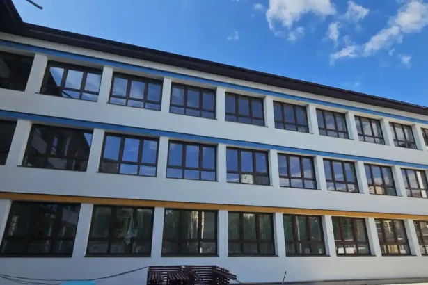 Foto Scoala Ion Agarbiceanu din Alba Iulia modernizata si eficientizata energetic Lucrarile in valoare de 852 milioane de lei finantate prin PNRR au fost receptioante