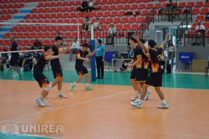 Fotografie Romania cu Andrei Suteu si Tudor Balau CSS Blaj medalia de bronz la Balcaniada Under 17 Ultima repetitie inainte de Mondialul din Qatar