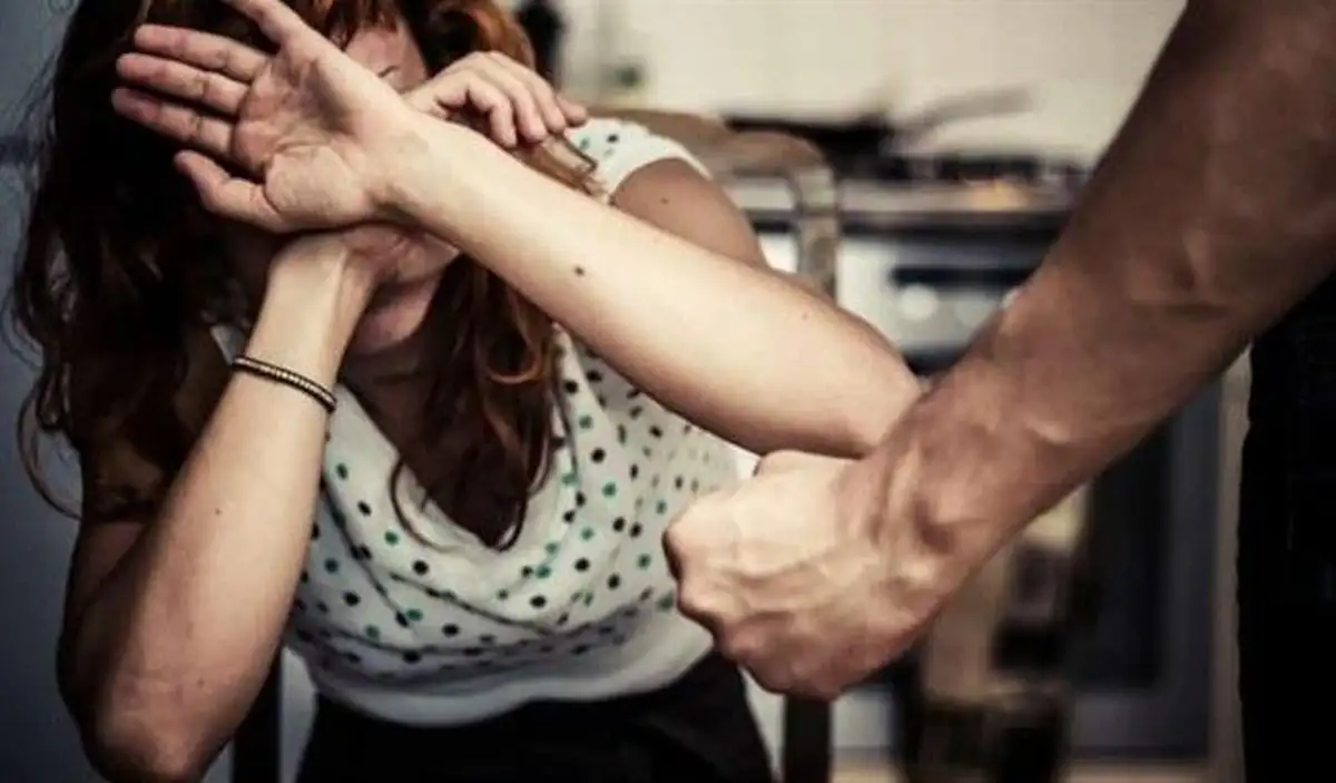 Minora din Sebes hartuia si amenintata de un barbat casatorit Cei doi s ar fi cunoscut ndoara perioada in care consumau droguri impreuna si au avut o relatie Sa emi un ordin de protectie pe numele sau