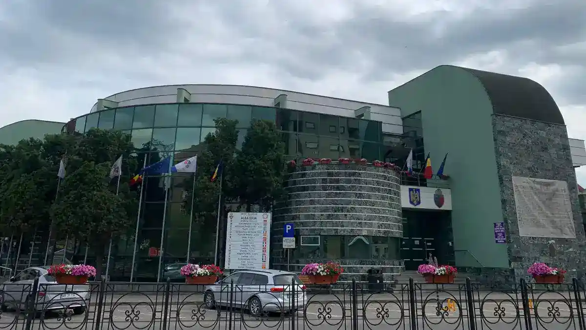 Noul director interimar al Direciei Cheltuieli din Primria Alba Iulia Maria Alina Petean preia funcia avnd o experien vast n domeniul financiar al administraiei publice