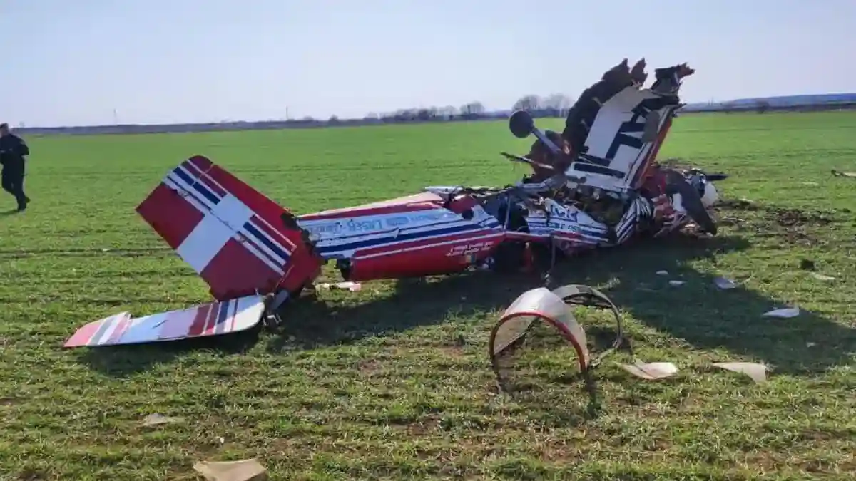 Romania avionul economic ramas fara combustibil expert Cand ambele motoare functioneaza avionul se ridica Cand se opresc avionul coboara