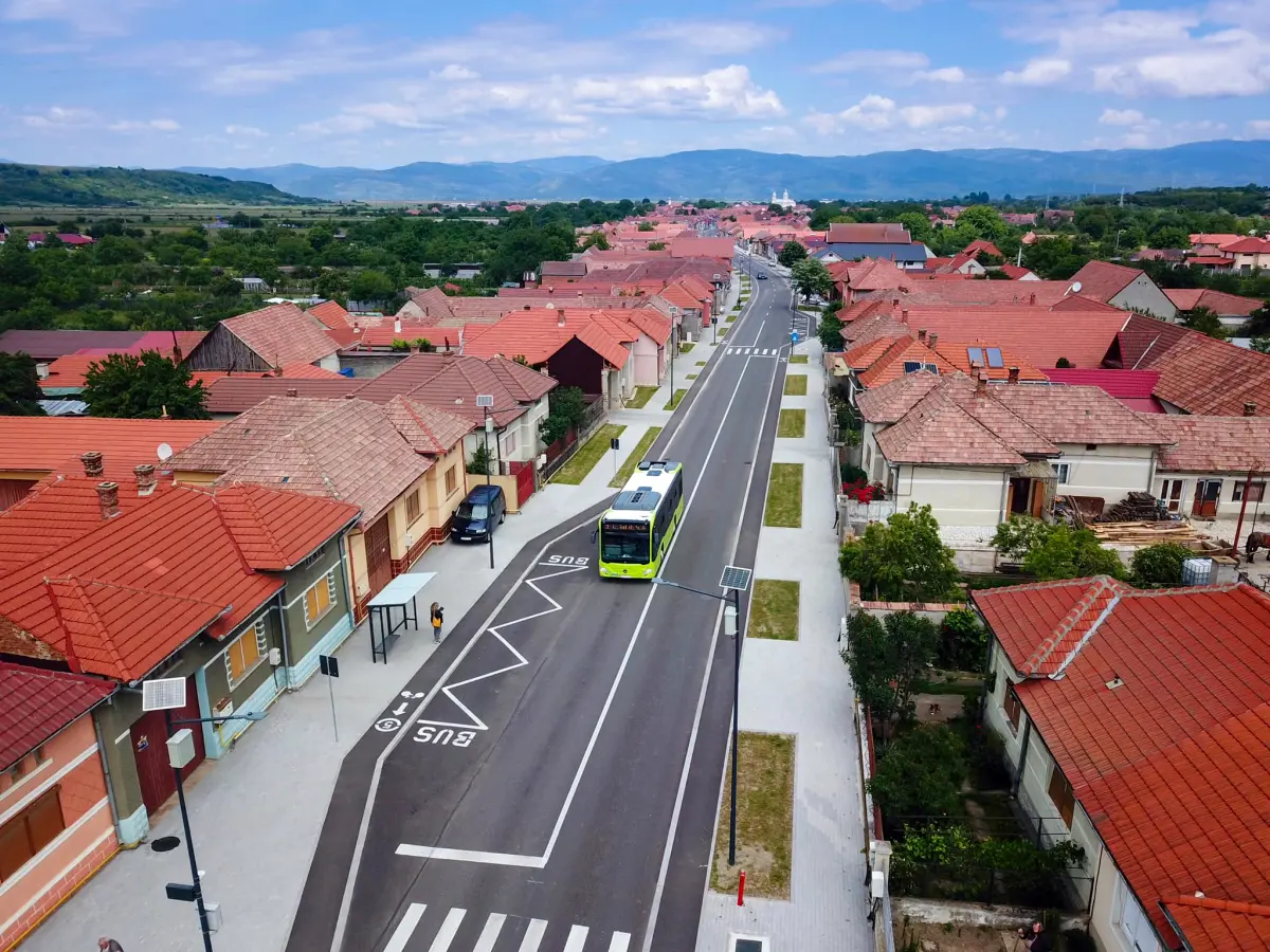 Sofer de BMW din Lancram judecat pentru tentativa de omor A provocat intentionat rasturnarea masinii unui alt conducator auto pe un drum din aproapearea Cugirului