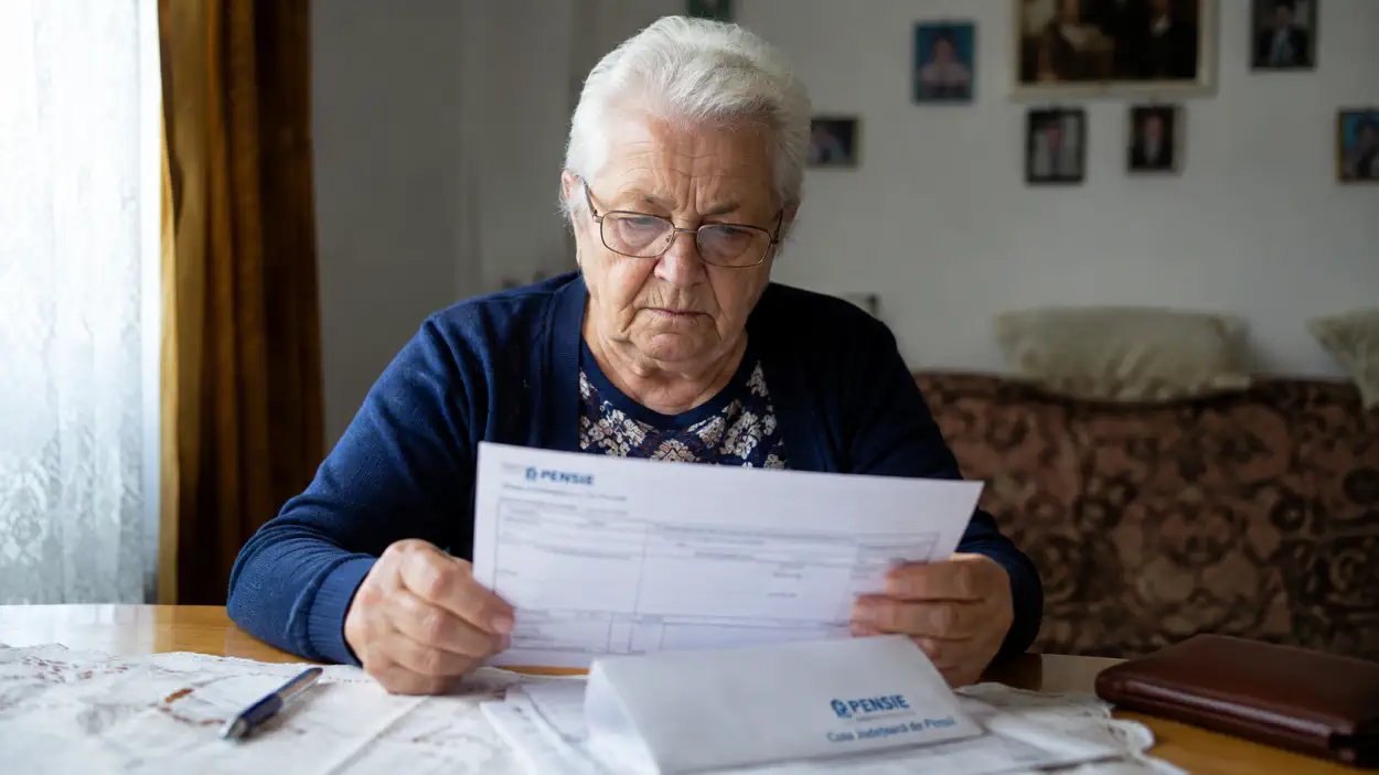 Sprijin pentru pensionari in 2026 Cine va primi bani in decembrie fara a fi necesara depunerea unei cereri