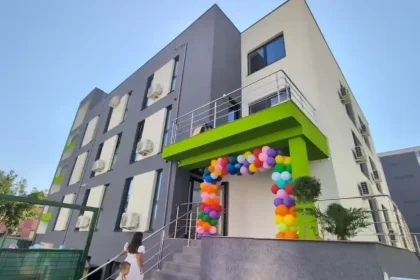 VIDEO Cresa Pikoland a fost inaugurata oficial in Alba Iulia Spatiu modern in cartierul Emil Racovita pentru zeci de copii Parintii vor putea sa isi supravegheze constant micutii