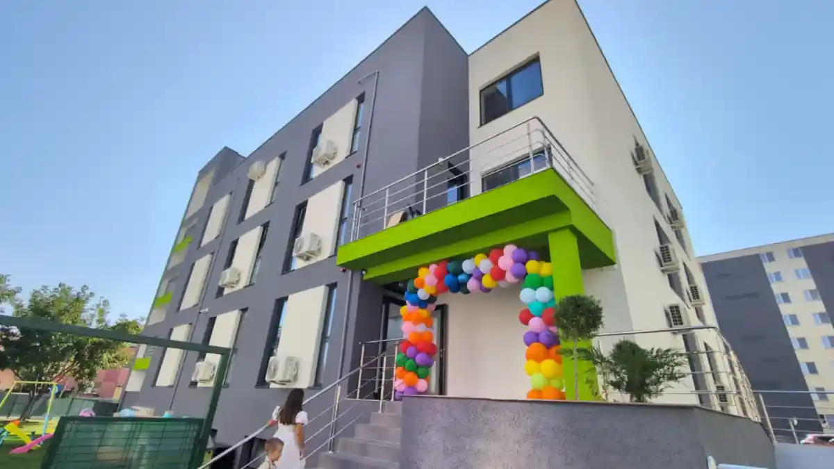 VIDEO Cresa Pikoland a fost inaugurata oficial in Alba Iulia Spatiu modern in cartierul Emil Racovita pentru zeci de copii Parintii vor putea sa isi supravegheze constant micutii