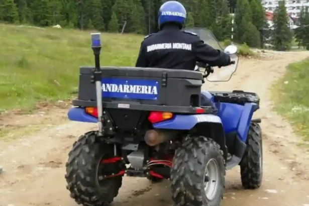 VIDEO Mesaj emotionant de multumire din partea familiei din Dolj salvata de jandarmii montani din Sugag dupa ce s a ratacit si a ramas blocata pe un drum forestier Doi oameni pe care ii vom purta mereu in suflet