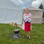 VIDEO O tanara din Apuseni pastreaza traditia balmosului din zona sa preparatul care odinioara influenta soarta pretitului In functie de cat de bun era balmosul se decidea daca mergea si la a doua intalnire sau nu