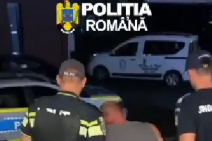 VIDEO Scandal la Alba Iulia Un barbat retinut dupa un conflict pe o strada din oras