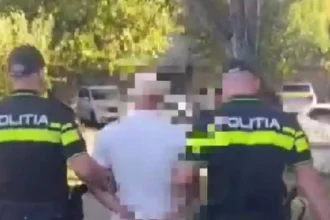 Video Barbat din Sebes retinut dupa ce a sarit gardul unei proprietati si a furat unelte si bunuri in valoare de 7000 de lei Politistii le au recuperat