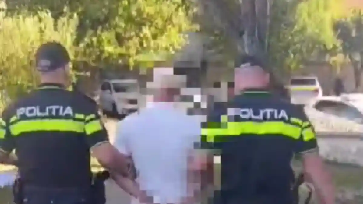 Video Barbat din Sebes retinut dupa ce a sarit gardul unei proprietati si a furat unelte si bunuri in valoare de 7000 de lei Politistii le au recuperat