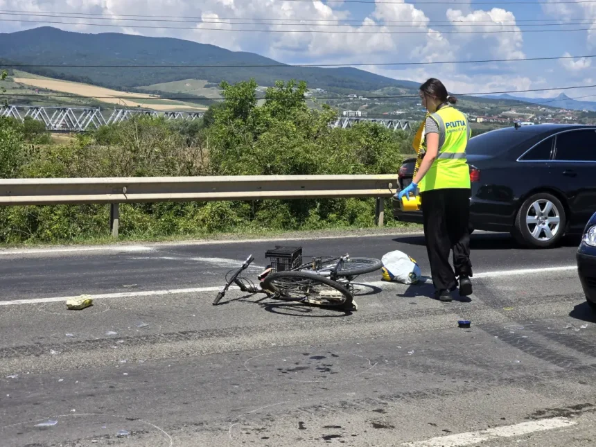 accident in sebes un biciclist de 70 de ani ranit dupa ce a fost lovit de o masina si aruncat in doua autoturisme parcate