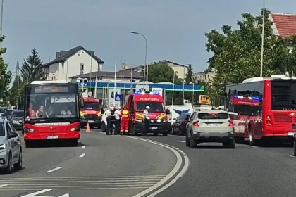 foto accident de circulatie la alba iulia coliziune intre doua masini in zona carolina mall