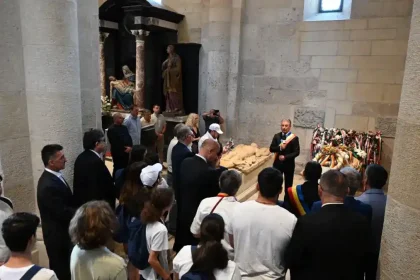 foto iancu de hunedoara comemorat la catedrala romano catolica sfantul mihail din alba iulia la 570 de ani de la moartea sa
