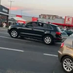 foto stirea ta comportament agresiv in traficul din alba iulia sofer furios dupa ce a fost la un pas sa loveasca doi pietoni care traversau regulamentar a inceput sa ne injure