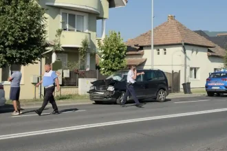 video accident cu pagube materiale in alba iulia doua masini sau colizionat in zona ilf