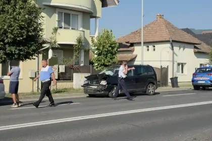 video accident cu pagube materiale in alba iulia doua masini sau colizionat in zona ilf