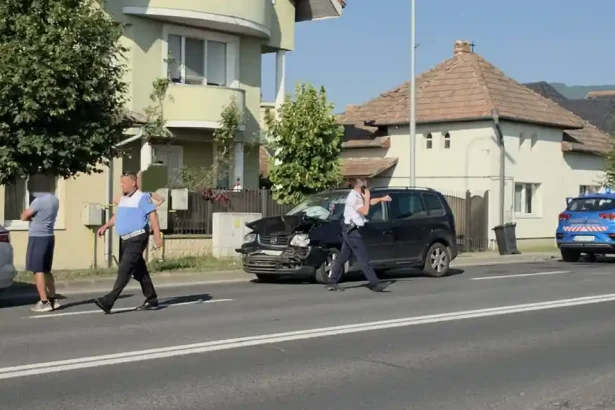 video accident cu pagube materiale in alba iulia doua masini sau colizionat in zona ilf