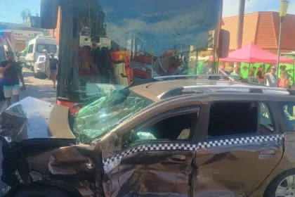 video accident teribil in medias un autobuz condus de un sofer beat a intrat in coliziune cu 12 masini mai multe persoane au fost ranite