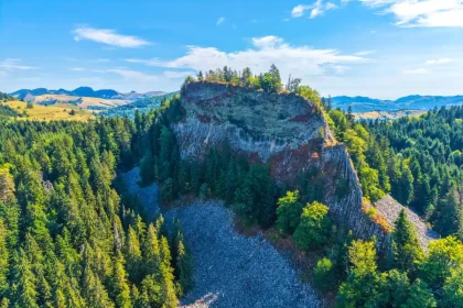 video datunata goala attractie pentru turistii impresionati de peisajul stancos al muntelui orga de piatra a apusenilor un loc cu adevarat binecuvantat de dumnezeu