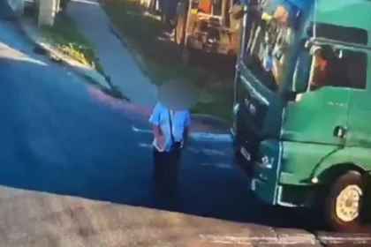 video momentul accidentului mortal de pe calea motilor din alba iulia un pieton de 73 de ani lovit de un tir pe trecerea de pietoni