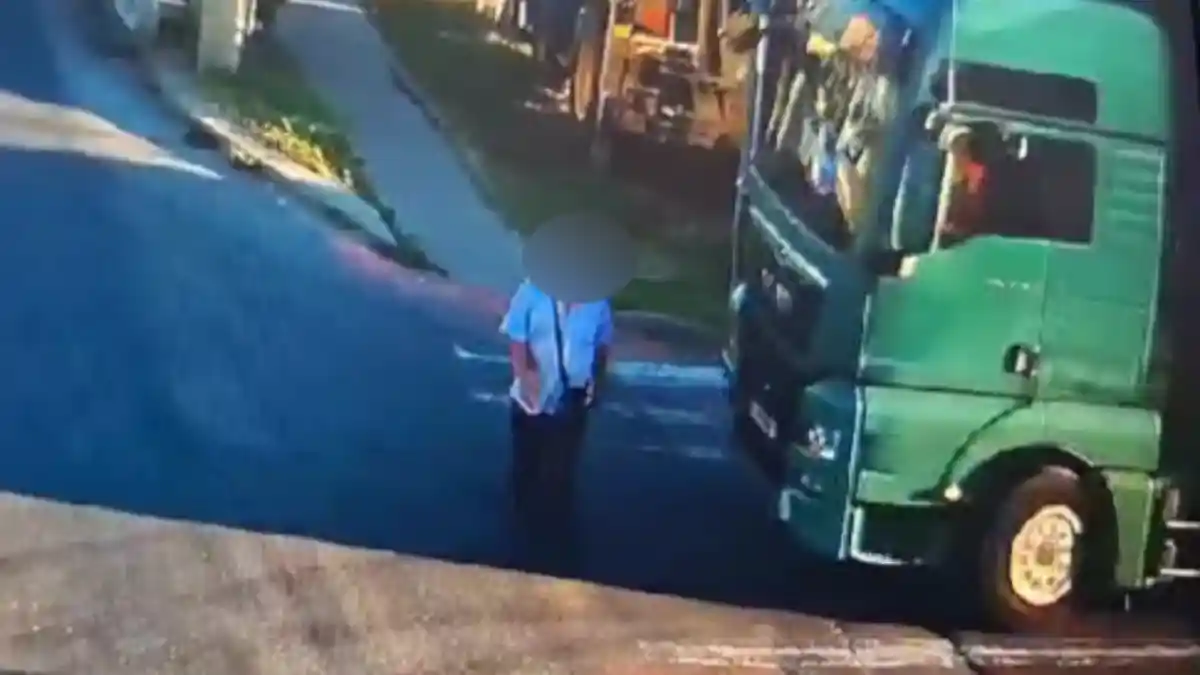 video momentul accidentului mortal de pe calea motilor din alba iulia un pieton de 73 de ani lovit de un tir pe trecerea de pietoni