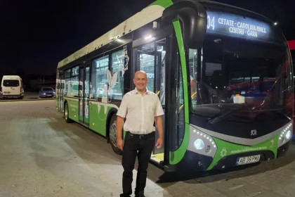 video primul autobuz de transport persoane din oras a inceput sa circule la alba iulia dupa doua luni