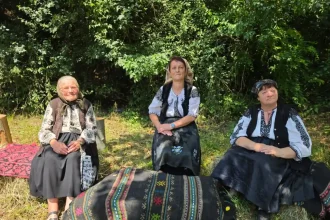 video vita de altadata in valea vintului sate pline de vita povesti cu haiduci claci si traditii pe cale de disparitie era greu dar parea mai frumos