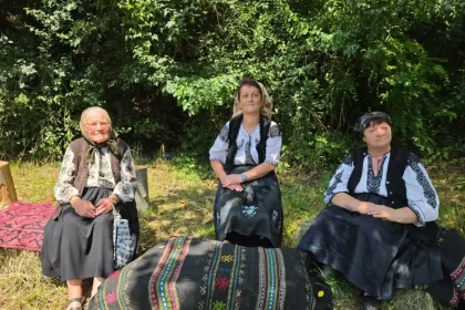 video vita de altadata in valea vintului sate pline de vita povesti cu haiduci claci si traditii pe cale de disparitie era greu dar parea mai frumos