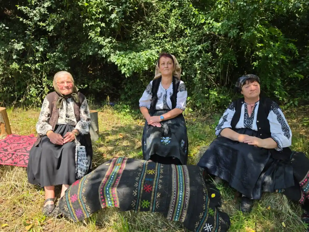 video vita de altadata in valea vintului sate pline de vita povesti cu haiduci claci si traditii pe cale de disparitie era greu dar parea mai frumos