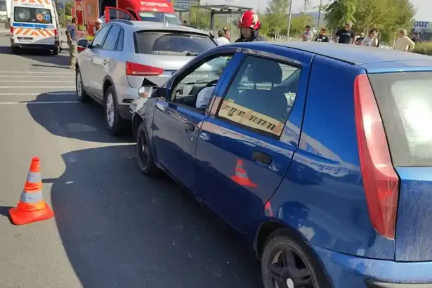 Accident în lanț în Alba Iulia: Trei mașini s-au ciocnit în zona Carolina Mall
