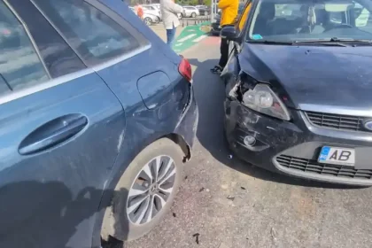 Accident rutier la Alba Iulia: impact între mai multe mașini în zona Bazinului Olimpic