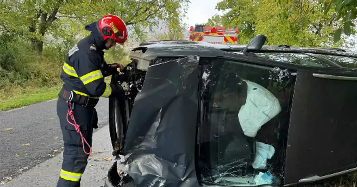 Accident rutier pe DJ 107M: Un autoturism s-a răsturnat între Colțești și Rimetea