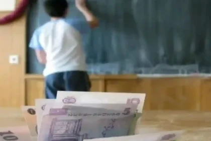 Alocațiile copiilor, reduse la 100 de lei; diferența, compensată prin „burse de prezență”