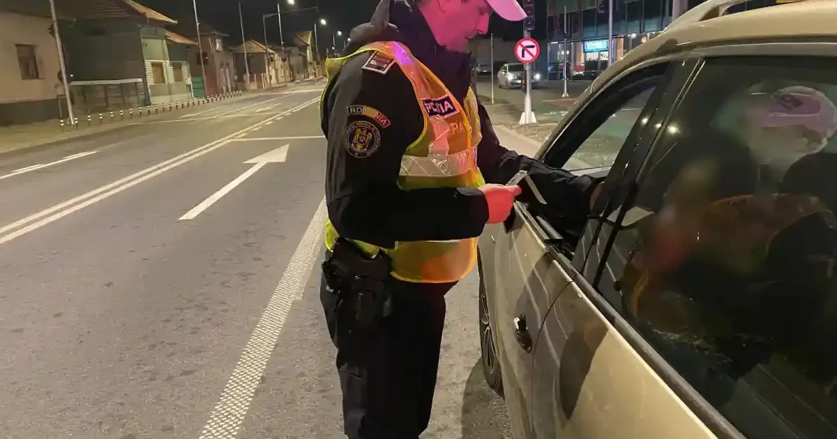 Bărbat din Lunca Mureș, prins cu permis suspendat la volan; dosar penal