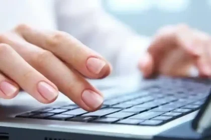 Catalogul electronic, obligatoriu în școli din anul viitor. Notele și absențele, online