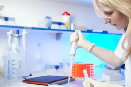CNAS elimină plafoanele: gratuitate pentru 100 de analize din pachetul de bază