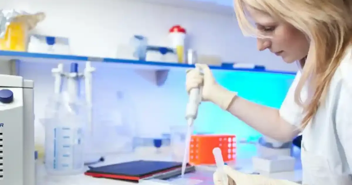 CNAS elimină plafoanele: gratuitate pentru 100 de analize din pachetul de bază