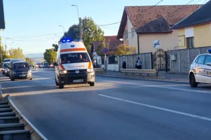 Copil de 4 ani căzut de la etajul 3 al unui bloc din Sebeș, ajuns la spital