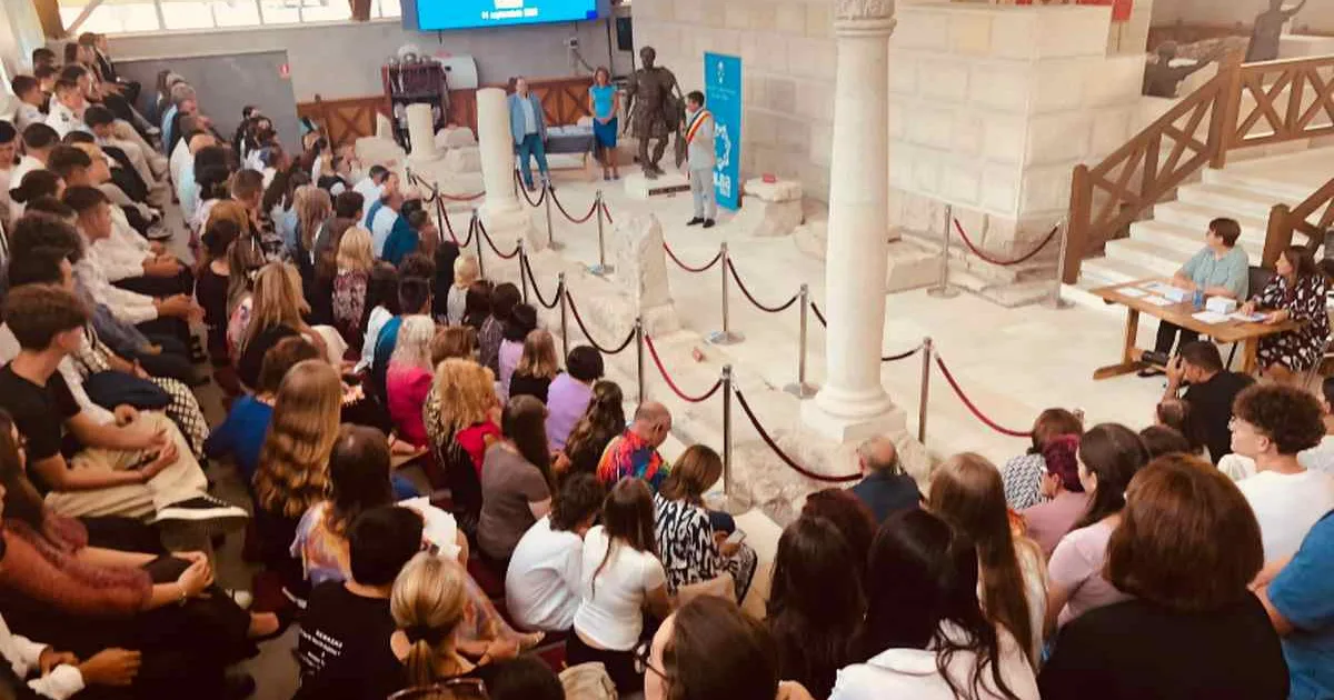 Elevii olimpici din Alba Iulia și dascălii lor, premiați de primărie. Lista completă