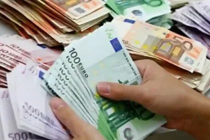 Euro ar putea crește brusc dacă România e retrogradată la „junk”