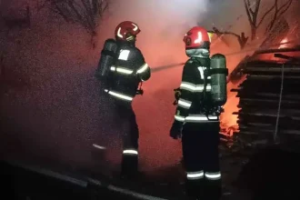 Incendiu la o șură din Poșaga de Sus: Intervin pompierii din Câmpeni și Turda
