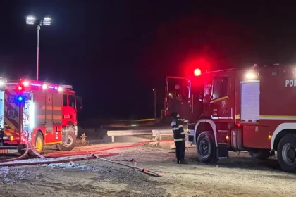 Incendiu la un service auto din Cugir, pe strada Victoriei