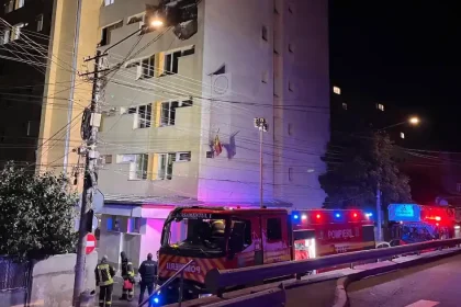 Incendiu puternic într-un cămin studențesc: aproximativ 200 de studenți s-au autoevacuat