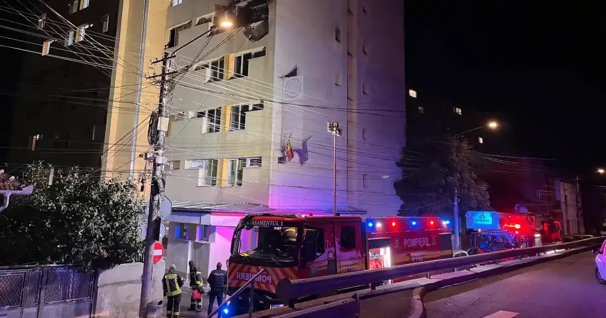 Incendiu puternic într-un cămin studențesc: aproximativ 200 de studenți s-au autoevacuat