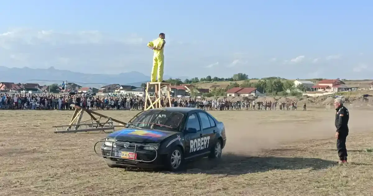 Lae Cascadorul și fiul său, show de cascadorii la Ciugud