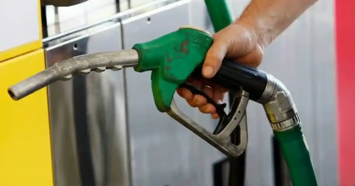 Prețul benzinei rămâne 9,99 lei pe litru în Alba Iulia: Cât costă motorina