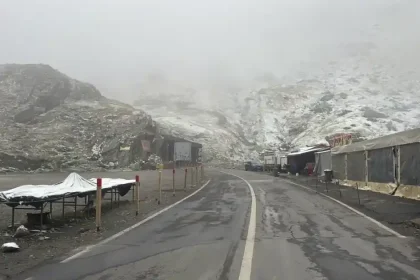 Prima ninsoare pe Transfăgărășan. Avertismentul autorităților pentru șoferi