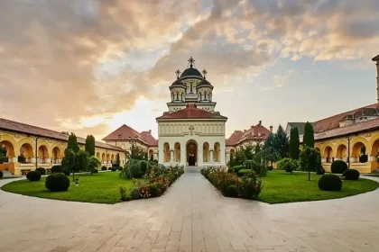 Programul liturgic de Înălțarea Sfintei Cruci 2026 la Catedrala din Alba Iulia